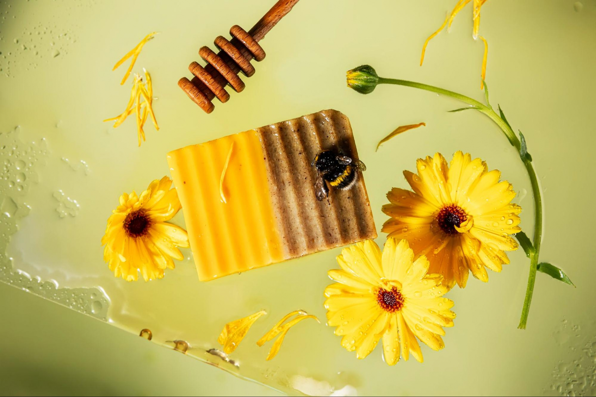 Мыло с календулой. Источник: elements.envato.com